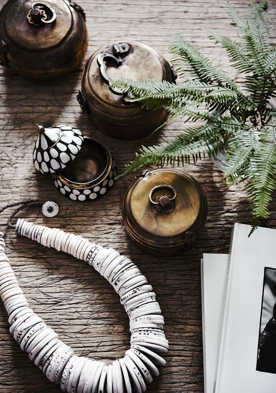 Objets ramenés de voyage, pour un style jungle chic